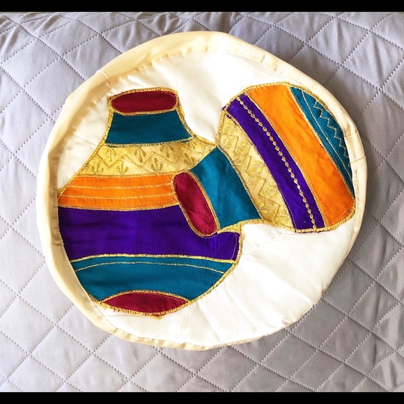 Hand Crafted Other - 4 Decorative round throw pillows